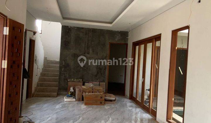 Rumah Villa lokasi ditengah kota 2 menit dari Dyatmika School 7