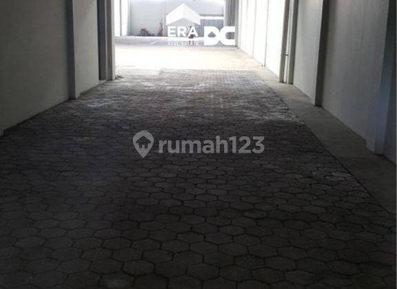 Gudang Besar di Tepi Jalan Raya Kudus Jepara Dengan Bagian Depan Bentuk Showroom 6