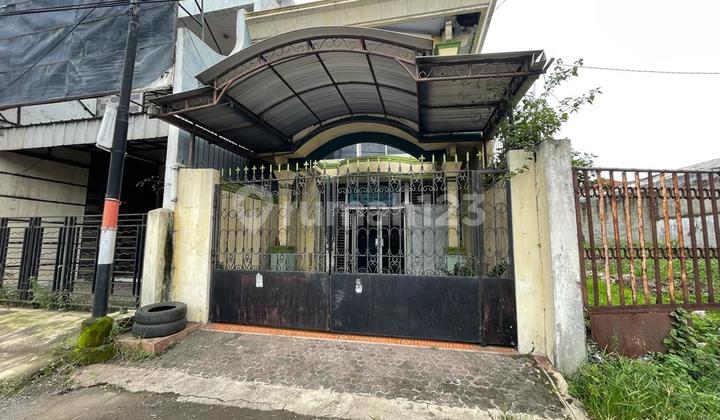 Rumah 2 Lantai Pinggir Jalan Raya Comal 6