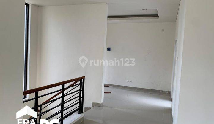 Rumah Hook Disewakan 2 Lantai Furnished Baru Gress Bagus 2