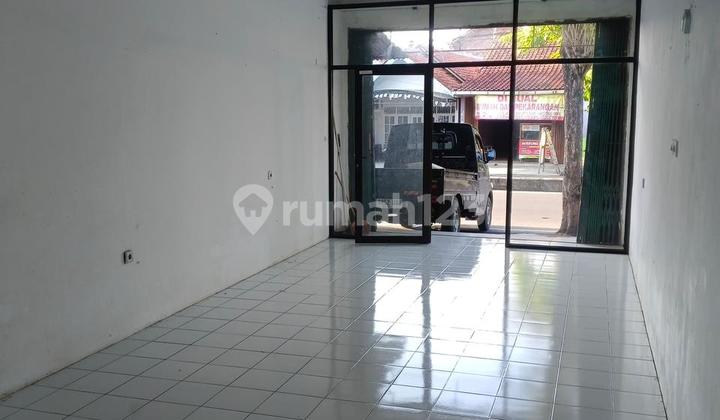 Affordable kiosk for rent in downtown Purworejo 2