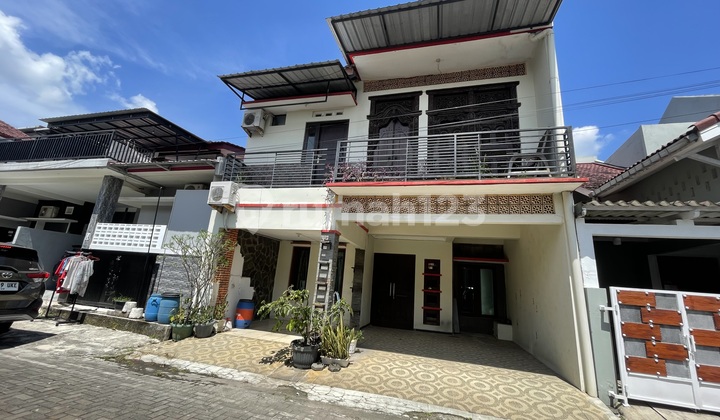 For sale: Large 2-story house, move-in ready, located in Tembalang residential complex. For sale: Large 2-story house, move-in ready, located in Tembalang residential complex.