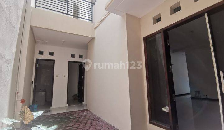 Rumah 2 lantai bagus baru tengah kota Semarang