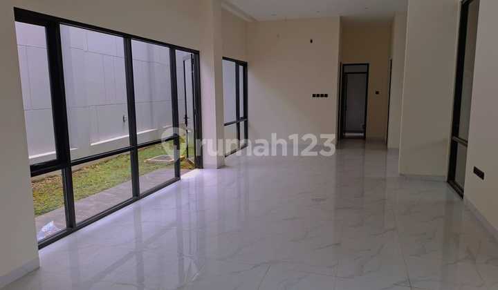 Disewakan Rumah 2 Lantai Bagus Siap Huni Tengah Kota Salatiga