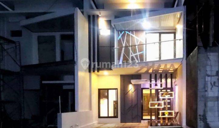 RUMAH MEWAH DEKAT KAMPUS PETRA 2