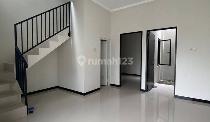 Rumah  baru  2 lantai  siap huni,  daerah  rungkut surabaya timur 2