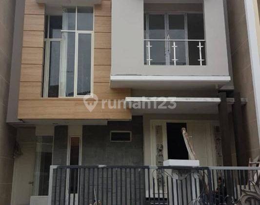 Rumah baru 2 lantai tengah kota surabaya 1