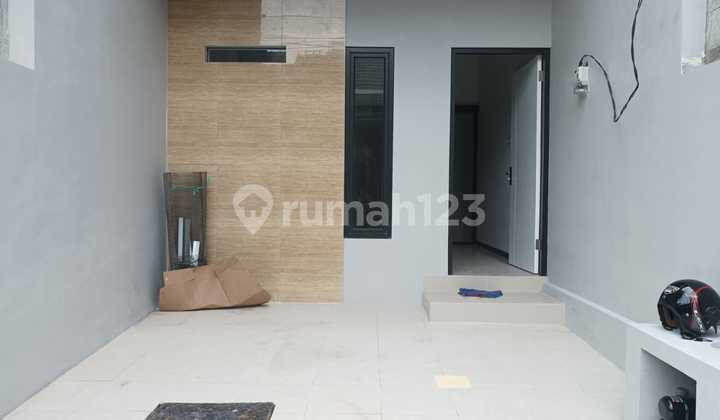 Rumah Baru 2 Lantai, Dalam Komplek Perumahan Surabaya Timur 2