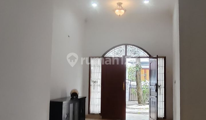 Semi-furnished house in Pondok Indah near PIM