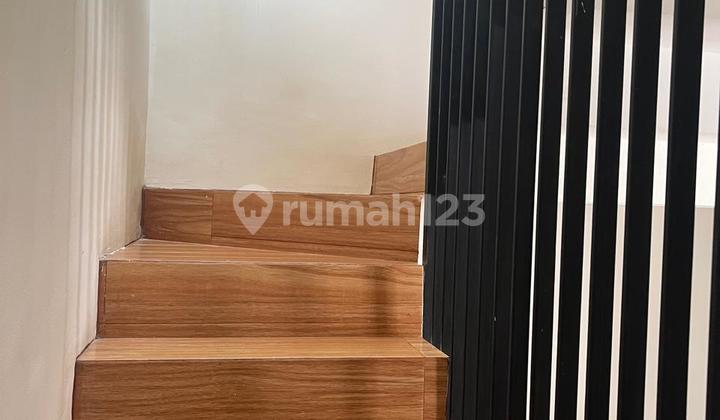 Rumah Brand New 3 Lantai Hook + Furnished Dalam Cluster Exclusive Pd Indah