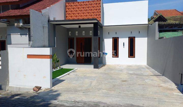 Rumah Mewah Modern Minimalis
Roro Jonggrang, Manyaran
Semarang 2