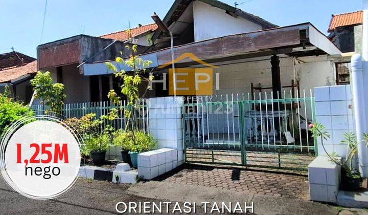 Rumah di Puspogiwang Semarang
Orientasi Tanah 
 1