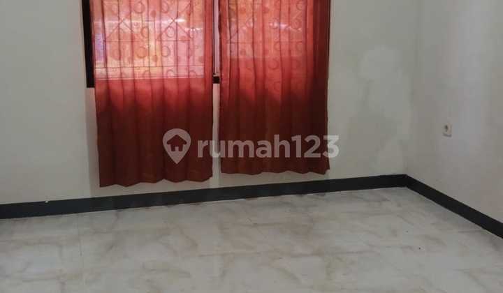 For Rent, Ready-to-Occupy House in Graha Padma Semarang 2