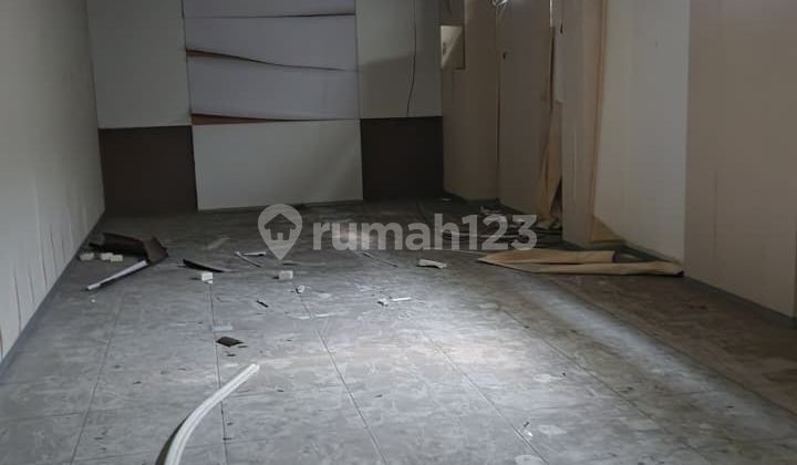 Business Premises on Brigjend Katamso Majapahit Street, Semarang 2