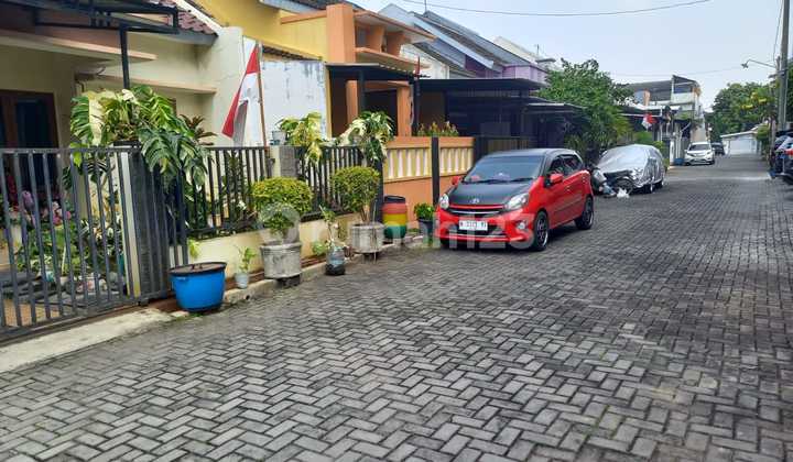 Ready-to-Occupy House on Singa Street, Kalicari, East Semarang 2