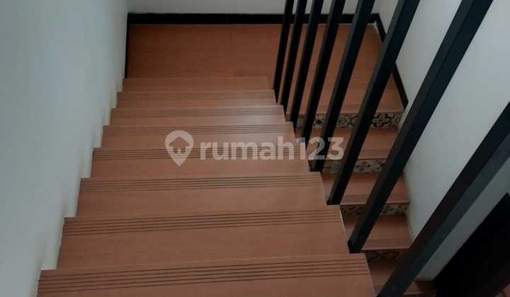 Dijual Rumah 2 Lantai di Kedungmundu Semarang 2