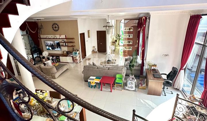 Rumah Mewah Ada Kolam Renang di Tembalang Semarang 2