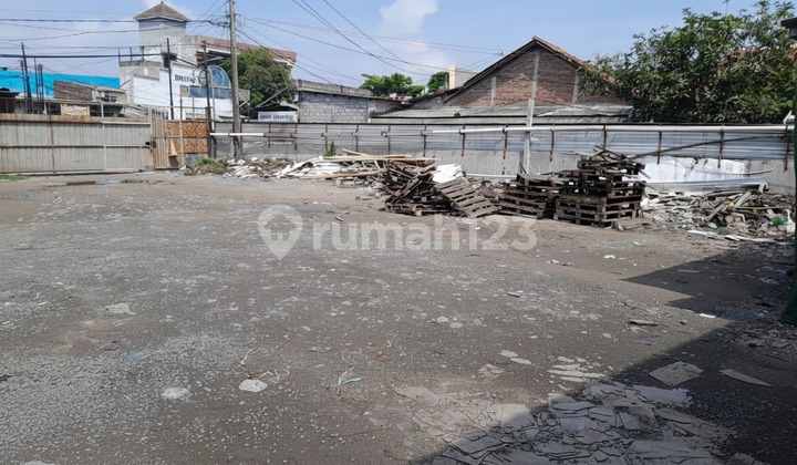 For Sale Ready-to-Use Warehouse in Woltermonginsidi, Semarang 2