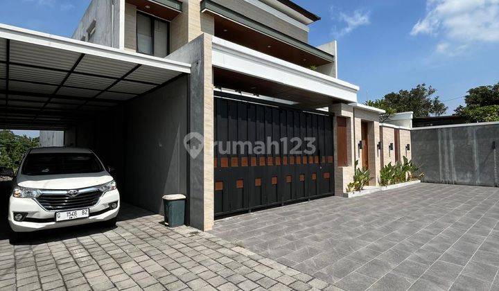 Rumah Mewah Full Furnish Dengan Kolam Renang Pribadi Di Jalan Gito Gati Sleman Dekat Sch Mall. 30 Meter Dari Jalan Utama Gito Gati Rumah Furnished Bagus SHM - Sertifikat Hak Milik di Ngaglik 2