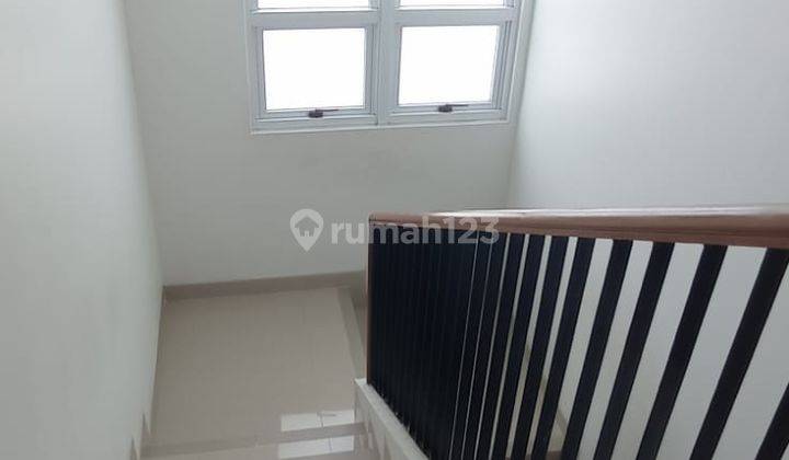 Rumah 2 Lantai Furnished di Cluster Vivaldi, Tangerang 2