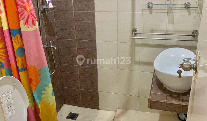 Rumah 2 Lantai Bagus Semi Furnished di Villa Nusa Indah 2, Jatiasih, Bekasi, Bekasi 2