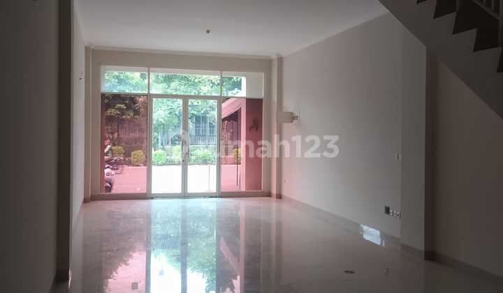 Ruko 2.5 Lantai di Grand Galaxy Bekasi Selatan. Lokasi di Pinggir Jalan Utama. Siap Huni