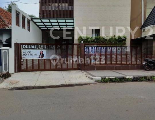 Rumah 3 Lantai Di Pinggir Jalan Kesepuhan 1