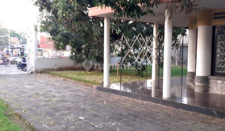 Rumah Bagus Pekarangan Luas Di Alun2 Ciledug 1