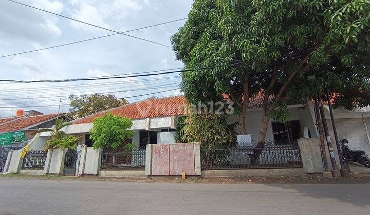 Rumah Asri Di Jalan Saleh Cirebon 1