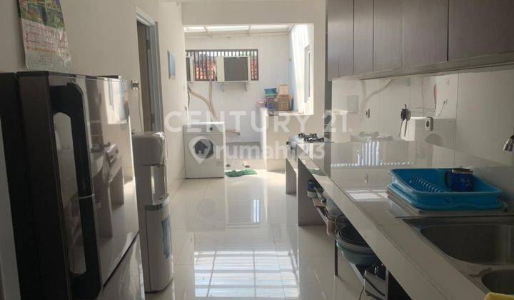 Rumah 3 Lantai Di Pinggir Jalan Kesepuhan 2