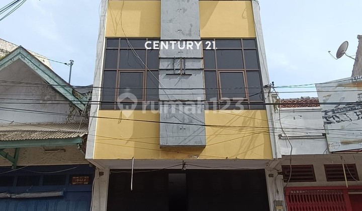 4-story shop house on Panjunan Street, Lemahwungkuk, Cirebon 4-story shop house on Panjunan Street, Lemahwungkuk, Cirebon