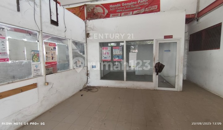 2-Story Shop House Former Motorcycle Showroom in Jatiseeng, Cirebon Regency 2-Story Shop House Former Motorcycle Showroom in Jatiseeng, Cirebon Regency