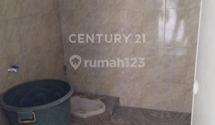 Warehouse & Office with Extensive Parking in Cipejeuh Lemahabang