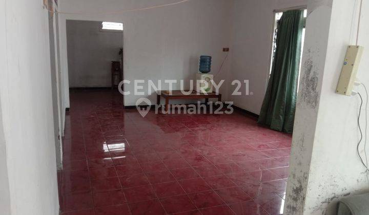 Rumah Di Lokasi Padat Penduduk Karang Sembung 2