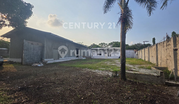 Warehouse & Office with Extensive Parking in Cipejeuh Lemahabang