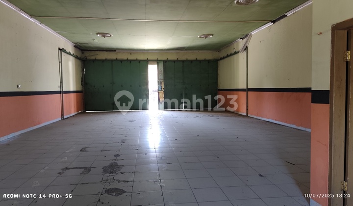 Shop House on Main Street, Pabuaran, Ciledug, Cirebon Shop House on Main Street, Pabuaran, Ciledug, Cirebon