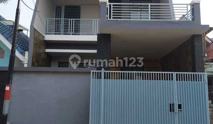 Rumah 2 Lantai Baru Renovasi, Taman Modern Cakung Jakarta Timur
