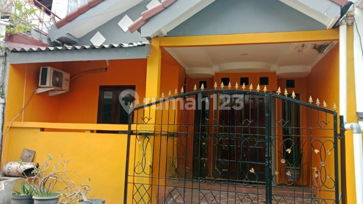 Disewakan Rumah di Taman Harapan Baru - Bekasi 1
