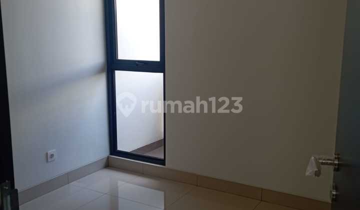 Disewakan Cepat - Rumah 2 Lantai di Summarecon Crown Gading - Bekasi 2