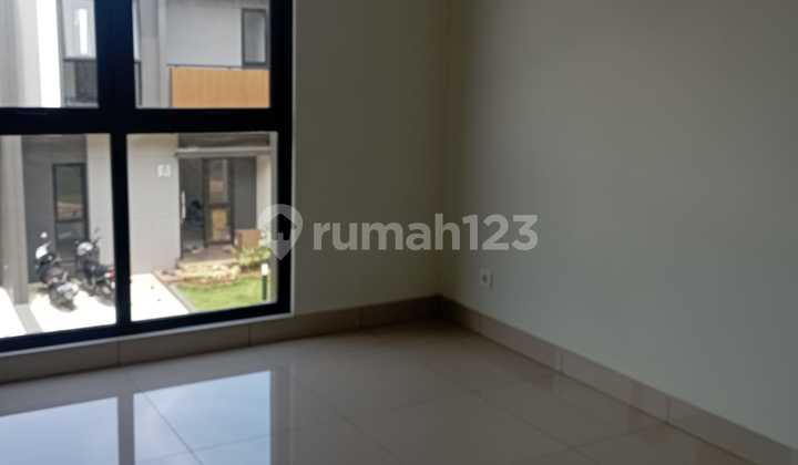Disewakan Cepat - Rumah 2 Lantai di Summarecon Crown Gading - Bekasi 1
