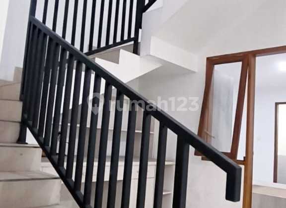 Dijual Rumah Baru 2 Lantai Semi Furnished Di Kembar Lokasi Strategis Pusat Kota 2