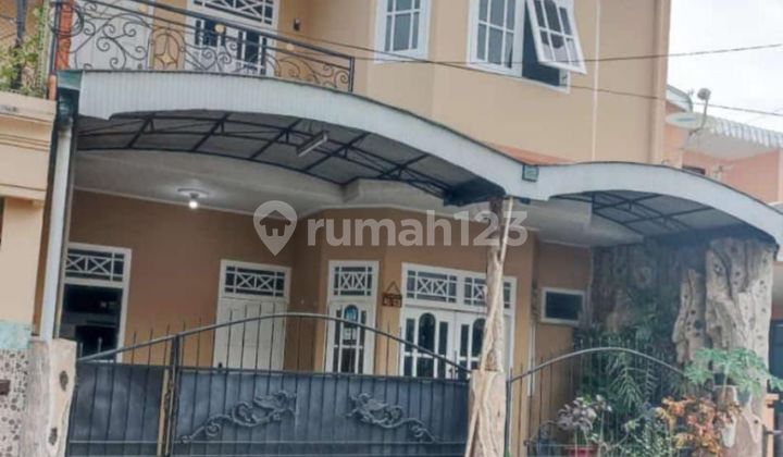 Rumah dua lantai cuwantiiikkk di Jalan Tondano dalam Sawojajar