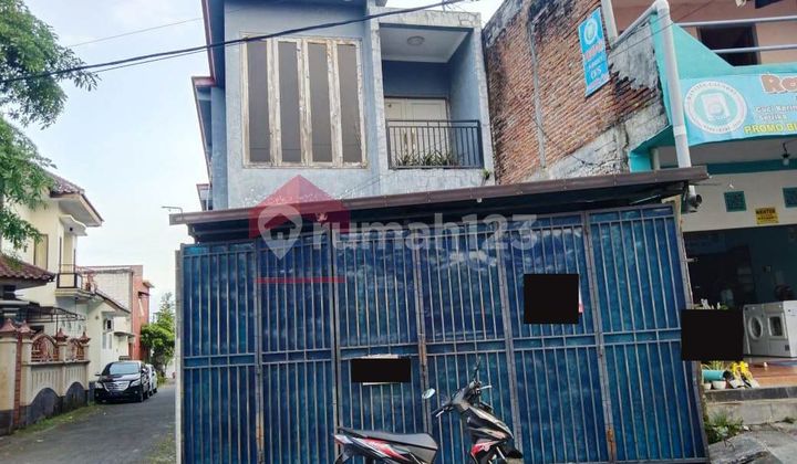 SHM (Certified Title) 2-story ready-to-occupy house in Landungsari, Tlogomas. SHM (Certified Title) 2-story ready-to-occupy house in Landungsari, Tlogomas.