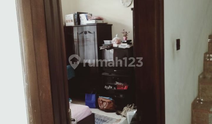 Rumah Ningrat SHM, berikut kos kosannya  di Jalan widodaren 2