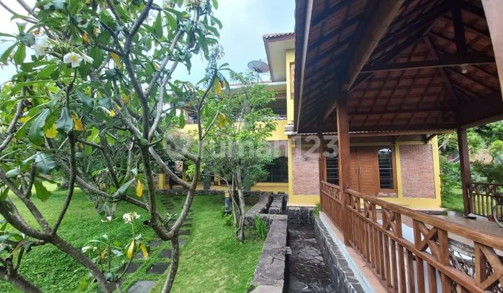 Freehold villa house on Melati Street in good condition. 2