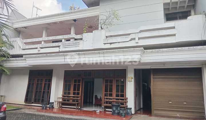 Rumah Dua Lantai Nol Jalan Raya Di Lokasi Strategis 2