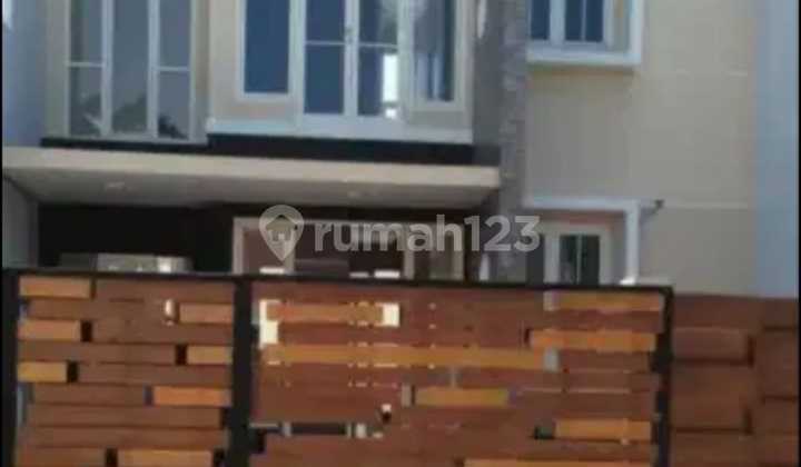 Rumah Bagus Shm 2 Lantai Lokasi Strategis