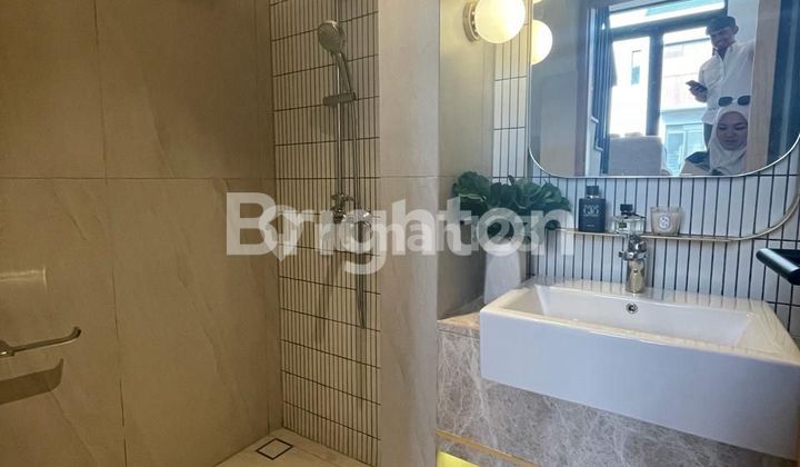 RUMAH 2 LANTAI DI HOEK NEMPEL JAKARTA SELATAN 2