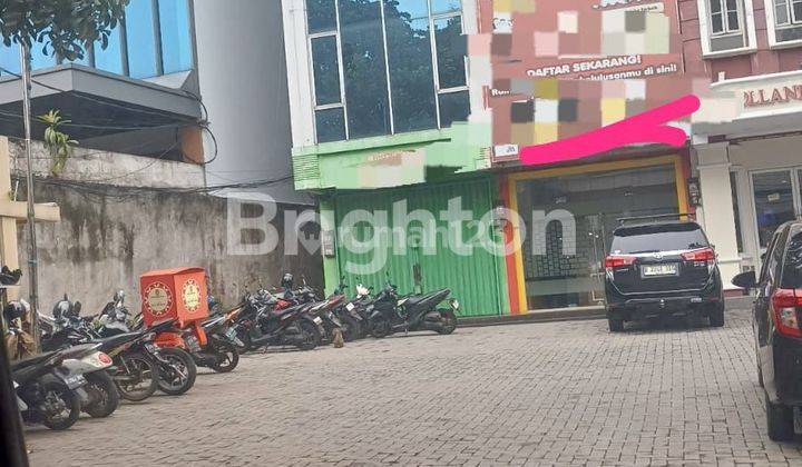 RUKO 3 LANTAI LOKASI DI PINGGIR JALAN RAYA 1