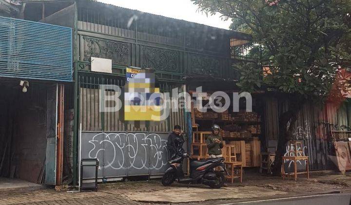 SHOPHOUSE FACING THE MAIN ROAD, IDEAL FOR BUSINESS IN LENTENG AGUNG